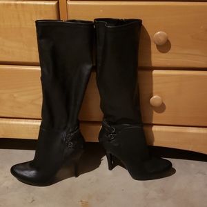 7- 1/2 womans  nine west boots black